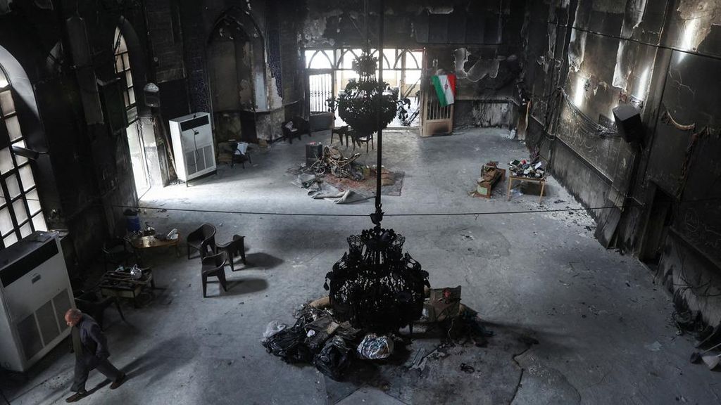 FOTO: Puluhan Masjid Dibakar saat Demo Berdarah di Iran