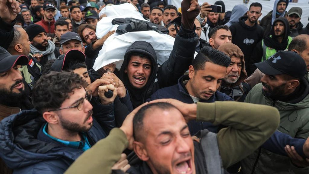 FOTO: Serangan Udara Israel Tewaskan 3 Jurnalis di Gaza