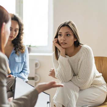 5 Sikap Orang yang Terlihat Suportif tapi Sebenarnya Ingin Kamu Gagal