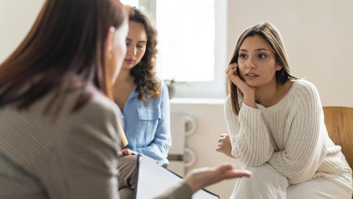 5 Sikap Orang yang Terlihat Suportif tapi Sebenarnya Ingin Kamu Gagal