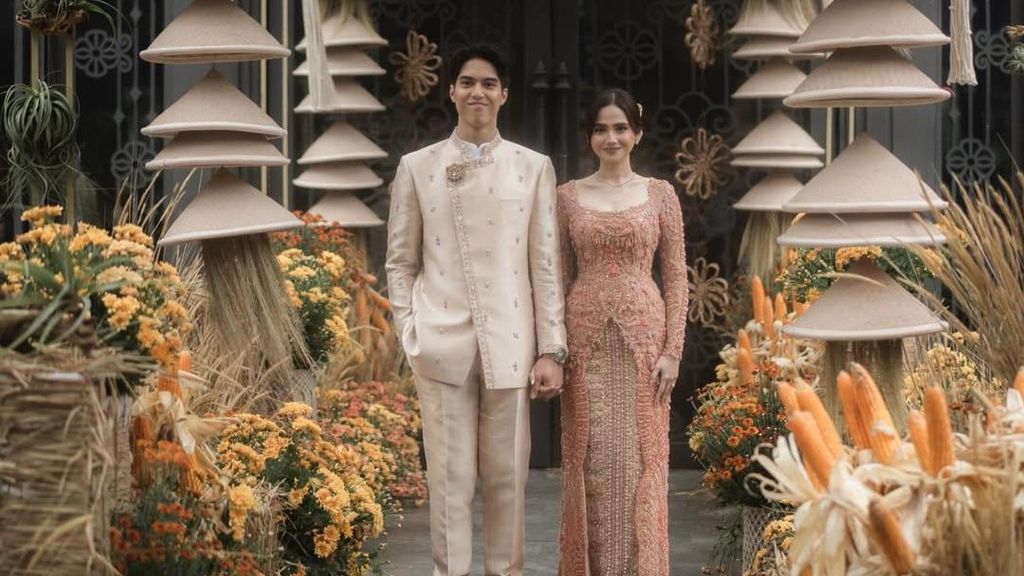 Dilamar El, Syifa Hadju Tampil Cantik dalam Balutan Kebaya Terakota