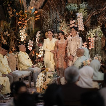 Beda Penampilan Maia & Mulan Jameela di Lamaran El Rumi, Mewah Vs Minimalis