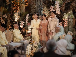 Beda Penampilan Maia & Mulan Jameela di Lamaran El Rumi, Mewah Vs Minimalis