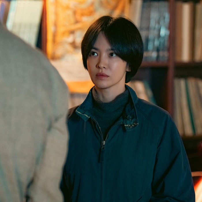 Song Hye Kyo berperan sebagai Min Ja dalam drama Korea Tantara.