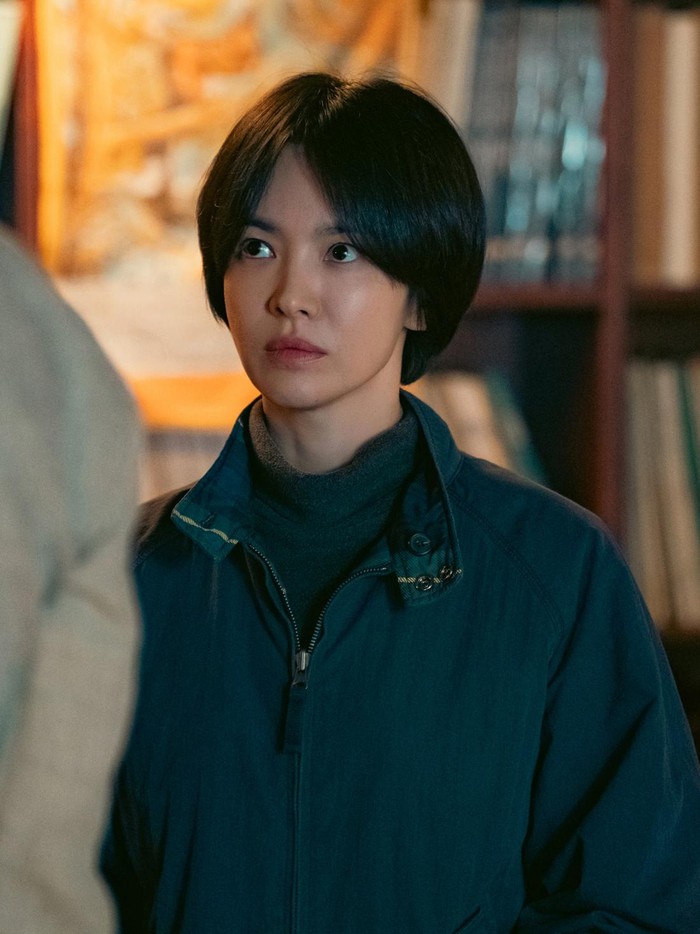 Song Hye Kyo berperan sebagai Min Ja dalam drama Korea Tantara.