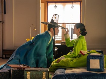 Lady Cho pun memulai permainan berbahaya yang juga melibatkan pria bernama Jo Won (Ji Chang Wook)./ Foto: soompi.com