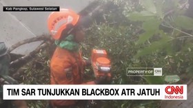 VIDEO: Tim SAR Tunjukkan Black Box Pesawat ATR Jatuh