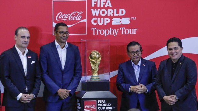 Gubernur DKI Jakarta Pramono Anung mengucapkan terima kasih pada Coca Cola yang menggelar FIFA World Cup Trophy Tour di Jakarta, Kamis (22/1).