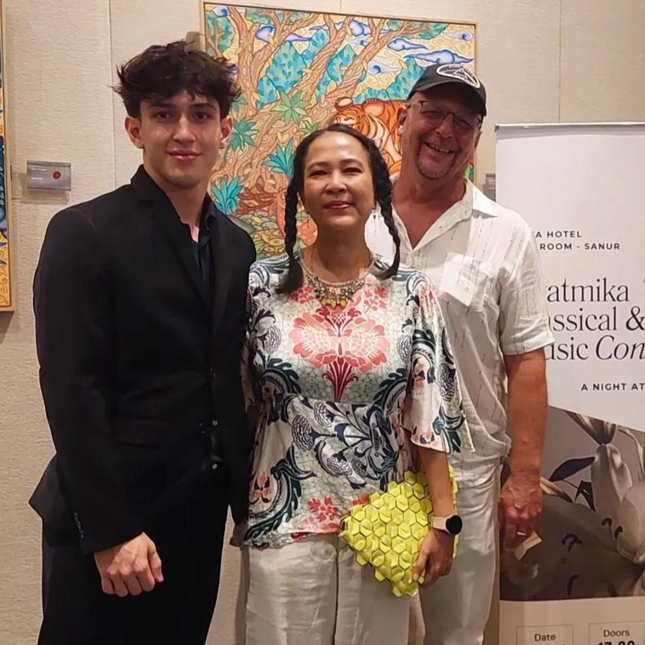 <p>Bunda masih ingat dengan penyany Oppie Andaresta? Ia kini sudah memiliki satu anak laki-laki yang diberi nama Kai Matari Bejo Kaler dari pernikahannya dengan pria asal Amerika Serikat, Kurt Kaler, pada September 2000. (Foto: Instagram @oppieandaresta)</p>