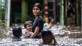 Update Banjir Jakarta: 17 RT Terendam, Ketinggian Air Capai 1,5 Meter