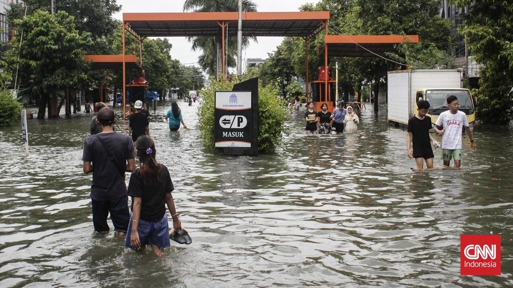 Alasan Banjir di Flyover Pesing Jakarta Barat Tak Kunjung Surut