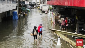 Banjir Masih Rendam 125 RT dan 16 Ruas Jalan Jakarta hingga Jumat Sore