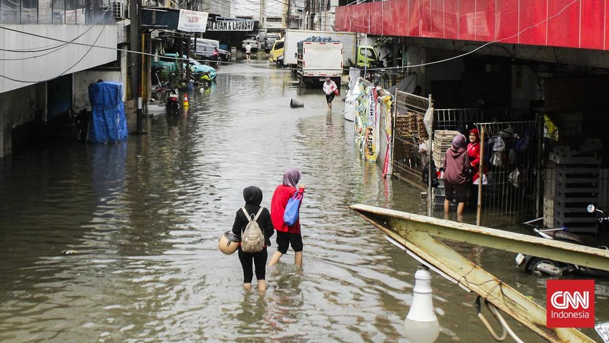 Banjir Masih Rendam 125 RT dan 16 Ruas Jalan Jakarta hingga Jumat Sore