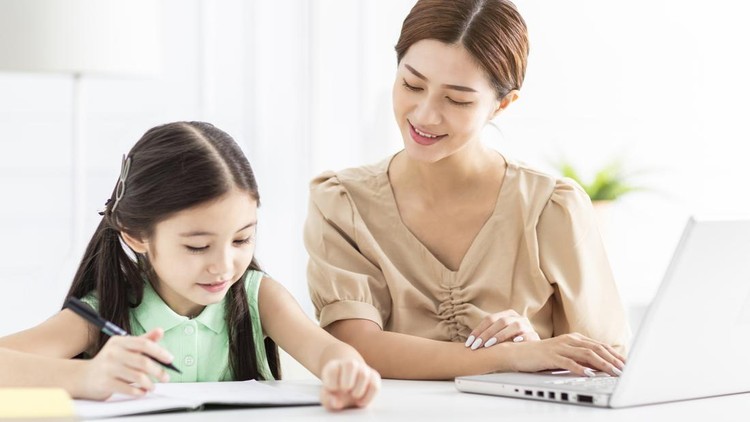 Dampak Cuaca Ekstrem&comma; Disdik Jakarta Terapkan Pembelajaran Jarak Jauh