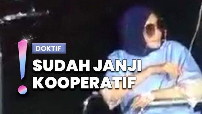 Video: Datang ke Polda Metro Jaya, Doktif Pakai Kursi Roda-Diinfus