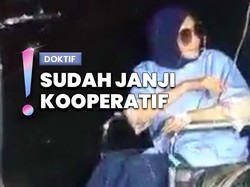 Video: Datang ke Polda Metro Jaya, Doktif Pakai Kursi Roda-Diinfus