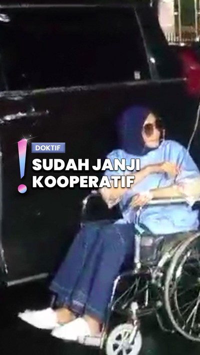 Video: Datang ke Polda Metro Jaya, Doktif Pakai Kursi Roda-Diinfus