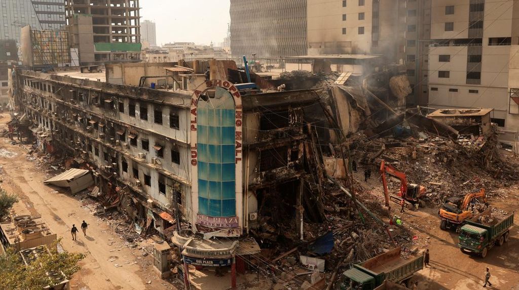 FOTO: Penampakan Mal di Pakistan Kebakaran Tewaskan 67 Orang