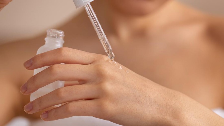 Ilustrasi serum&comma; skincare