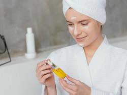 Urutan Skincare Malam yang Tepat untuk Usia 40-an, Kulit Lebih Sehat Saat Pagi