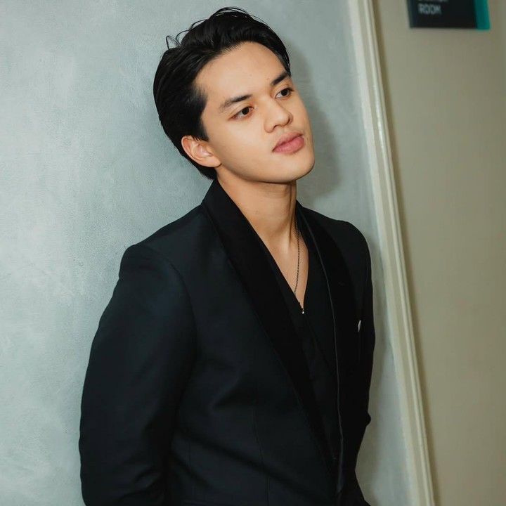 <p>Tak hanya dikenal sebagai adik Aurelie, pria 24 tahun ini juga mengikuti jejak sang kakak dengan terjun ke industri perfilman Tanah Air. Ia pertama kali beradu akting dalam serial televisi pada 2013.&nbsp;(Foto: Instagram @jeremiemoeremans)</p>