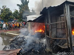 Pasar Loak Adiwerna Tegal Terbakar