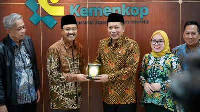 Kemenkop-Kemensos Teken MoU Pemberdayaan Penerima Bansos Melalui KDMP