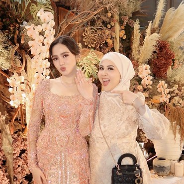 Kesha Ratuliu Pasang Badan Usai Pernikahan Syifa Hadju & Alyssa Daguise Dibandingkan