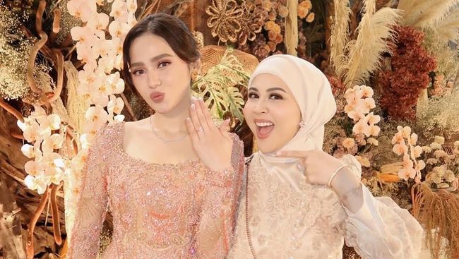 Kesha Ratuliu Pasang Badan Usai Pernikahan Syifa Hadju dan Alyssa Daguise Dibandingkan