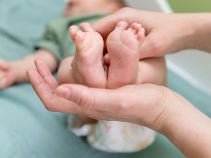 Banyak Orang Tua Membawa Bayi Terapi ke Ahli Kiropraktik, Simak Keamanannya