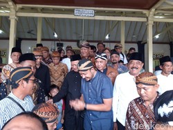 PB XIV Mangkubumi Salat Jumat di Masjid Cipto Mulyo Pengging