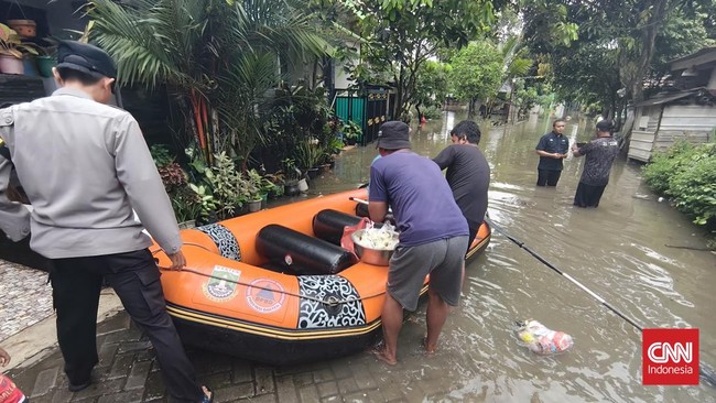 BPBD Kabupaten Tangerang mengakui kekurangan sarana penanggulangan bencana, seperti perahu dan pompa, dalam menghadapi banjir yang melanda wilayah tersebut.