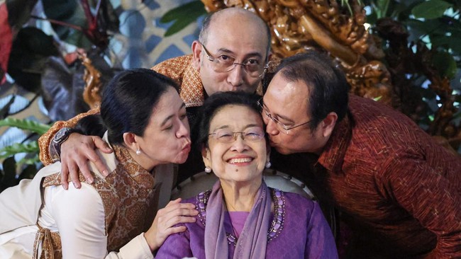 Megawati tiba di Abu Dhabi untuk menghadiri berbagai kegiatan. Ia disambut Duta Besar RI dan Menteri UAE, serta berencana mengunjungi Museum Nasional Zayed.