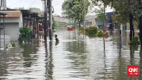 Banjir di Perumahan Periuk Damai Tangerang Capai 4 Meter