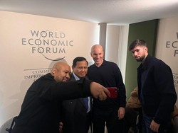 Momen Hangat Prabowo-Didit Foto Bareng Zidane dan Anaknya di Davos