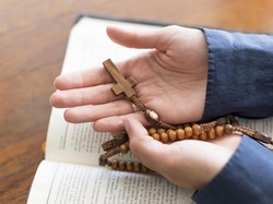 Susunan Doa Rosario Minggu 25 Januari 2026: Menguatkan Iman, Teguhkan Harapan