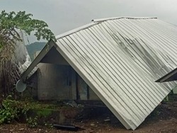 Rumah Warga Porak-poranda Diterjang Angin Kencang di Lombok Timur