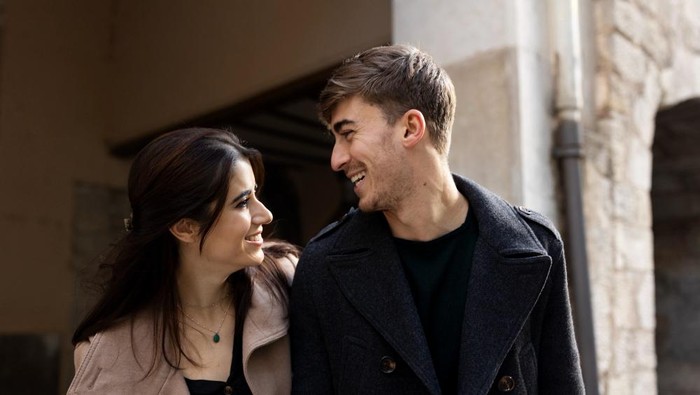 3 Kalimat Perempuan yang Terdengar Biasa tapi Sebenarnya Lagi Flirting Halus