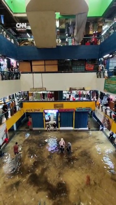Pasar Cipulir Jakarta Terendam Banjir, Jual Beli Jalan Terus