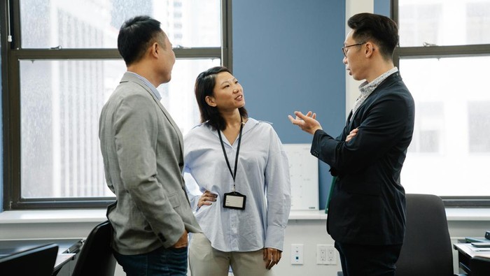 Kalimat  “Aku nggak layak dapat rekognisi ini”. Kalimat ini terkesan rendah hati.