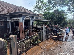 Banjir Bandang Terjang Desa Sangkanayu, 6 Rumah Rusak-2 Jembatan Putus
