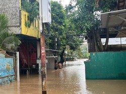 Pejaten Timur Jaksel Masih Terendam Banjir, Ketinggian Air 1 Meter