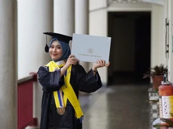 Baru 22 Tahun, Tria Sofie Sudah Lulus S2 dari UGM