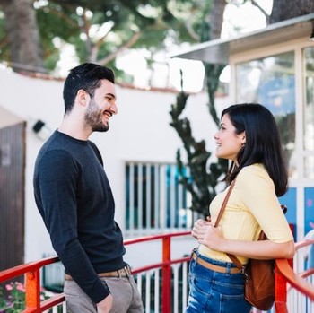 5 Cara Halus Perempuan Mengetes Kecocokan Tanpa Bicara Apa Pun