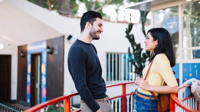5 Cara Halus Perempuan Mengetes Kecocokan Tanpa Bicara Apa Pun