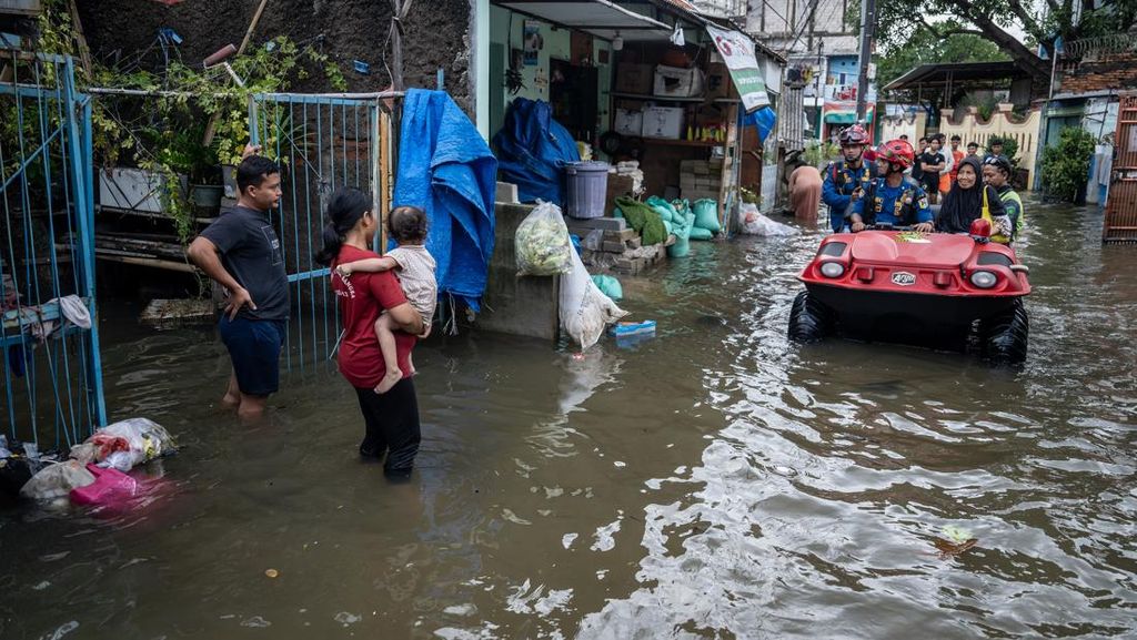 30 RT di Jakarta Masih Banjir Sabtu Pagi, Ratusan Warga Mengungsi