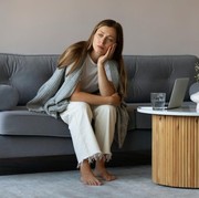 Berhenti Jadi Musuh, Ini 3 Tanda Kamu Sedang Gaslighting Diri Sendiri