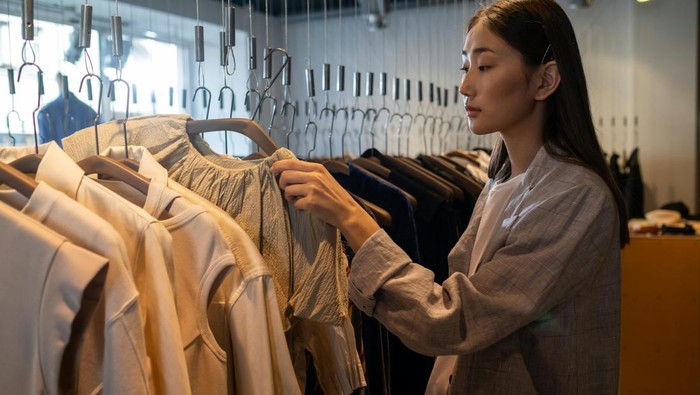 Gaya hidup tidak lebih tinggi dari penghasilan yang dimiliki. Mereka mengetahui kemampuan finansialnya.