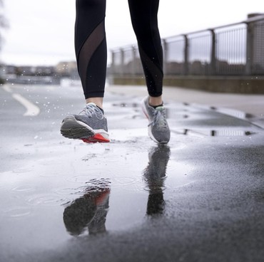 Ini Tips Mudah Keringkan Sepatu yang Basah Gegara Hujan dan Banjir