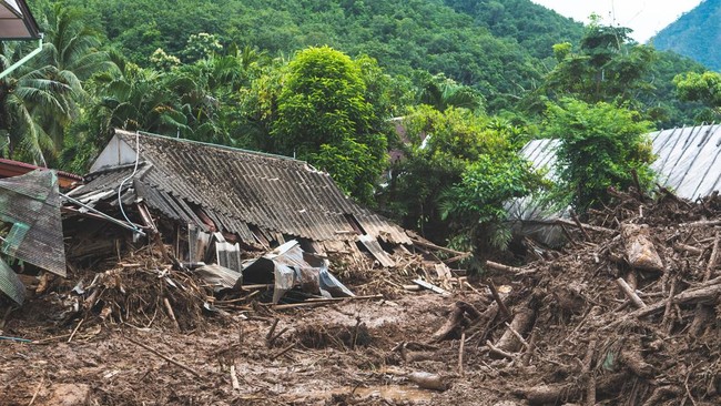 Basarnas Semarang, Jawa Tengah, melaporkan dua oran hilang imbas longsor di Desa Bongas, Kecamatan Watukumpul, Kabupaten Pemalang, pada Minggu (25/1).
